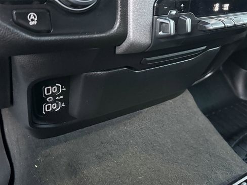 Used 2020 RAM 1500 Tradesman AWD/4WD image 32