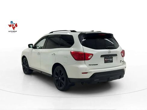 Used 2018 Nissan Pathfinder SL w/ Midnight Edition Package image 4