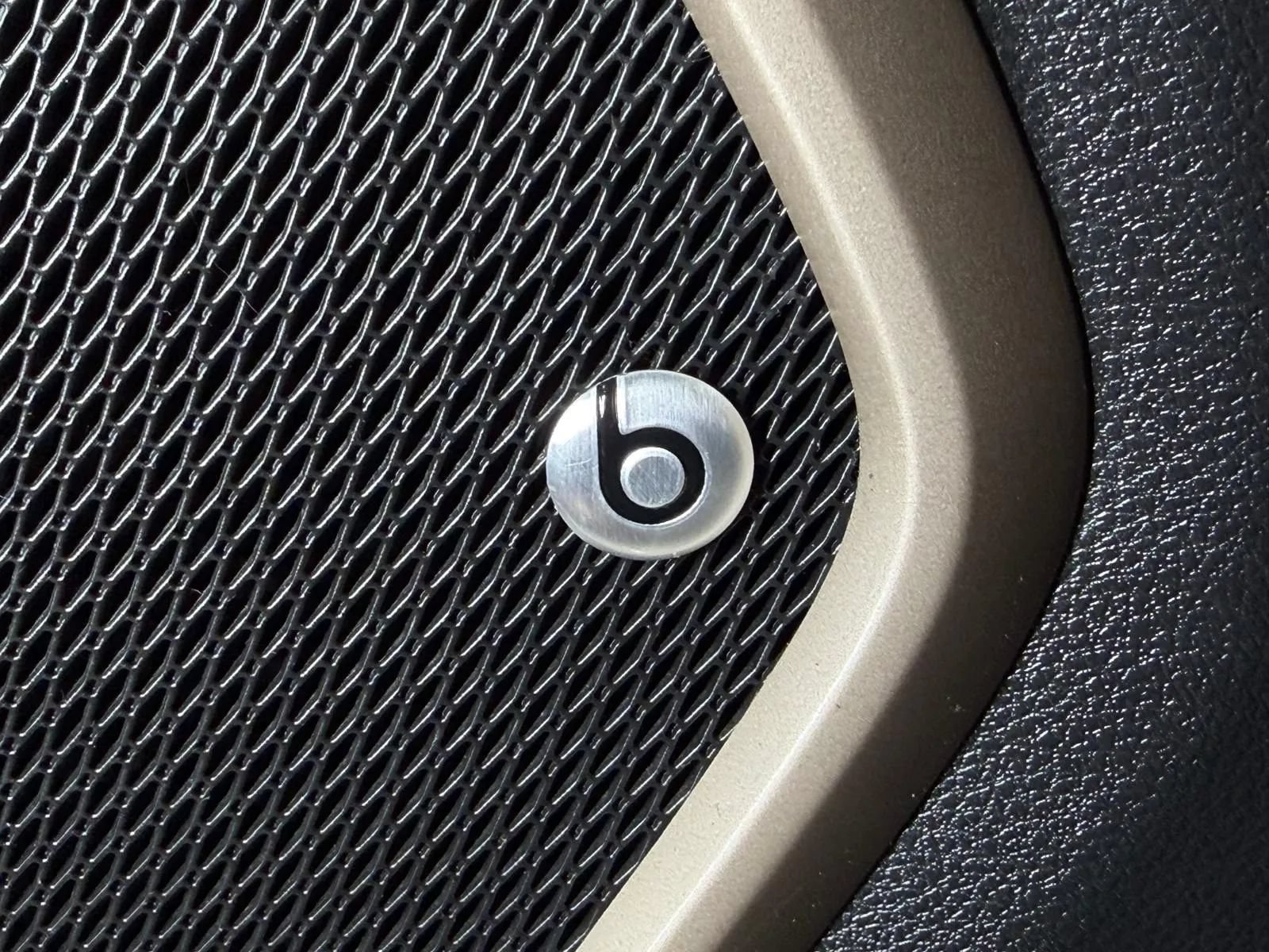 Used 2016 Jeep Renegade 75th Anniversary FWD image 17