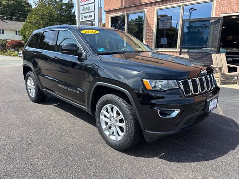 Used 2022 Jeep Grand Cherokee Laredo E w/ Security & Convenience Group image 28