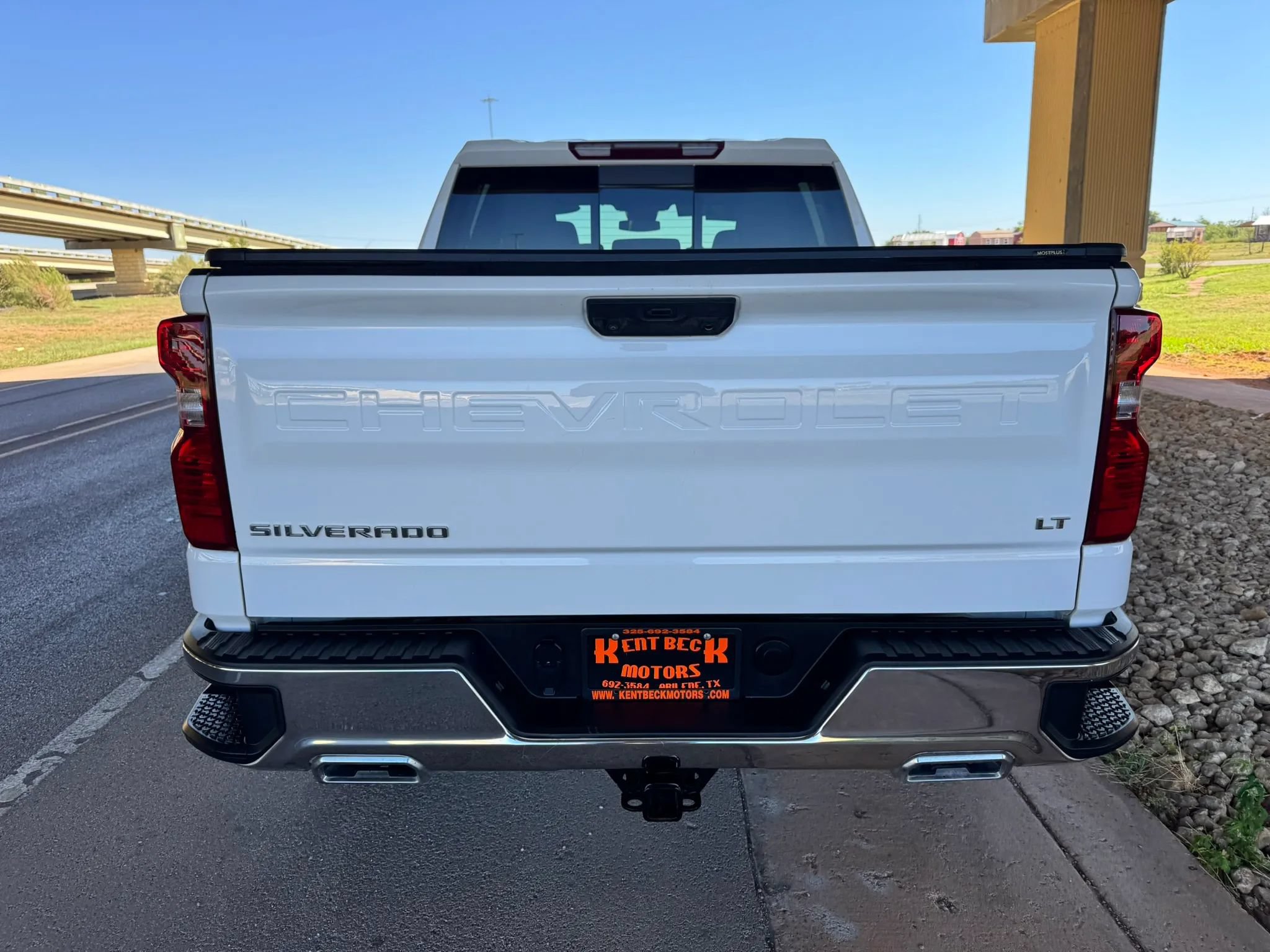 Used 2023 Chevrolet Silverado 1500 LT w/ Z71 Off-Road Package AWD/4WD image 4