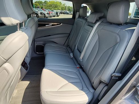 Used 2022 Lincoln Nautilus Reserve w/ Equipment Group 201A image 7