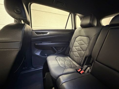 Used 2024 Volkswagen Atlas Cross Sport SE FWD image 32