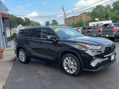 Used 2020 Toyota Highlander Limited AWD/4WD image 4
