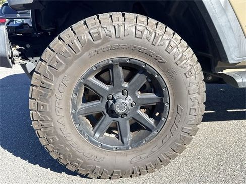 Used 2020 Jeep Gladiator Sport image 9