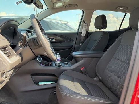 Used 2024 GMC Terrain SLE w/ Driver Convenience Package FWD image 9