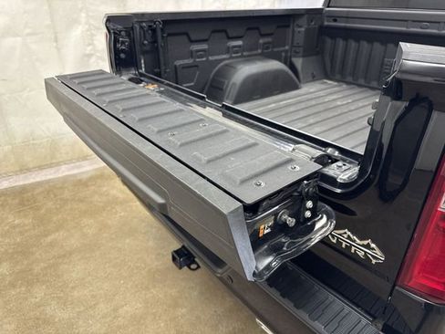 Used 2023 Chevrolet Silverado 1500 High Country w/ Technology Package AWD/4WD image 30