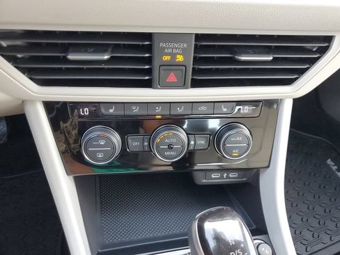 Certified 2024 Volkswagen Jetta SE FWD image 26
