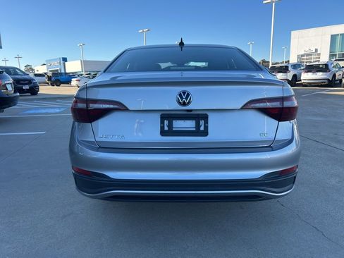 Used 2024 Volkswagen Jetta SE image 6