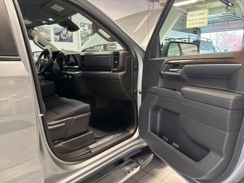 Used 2023 Chevrolet Silverado 1500 LT image 29