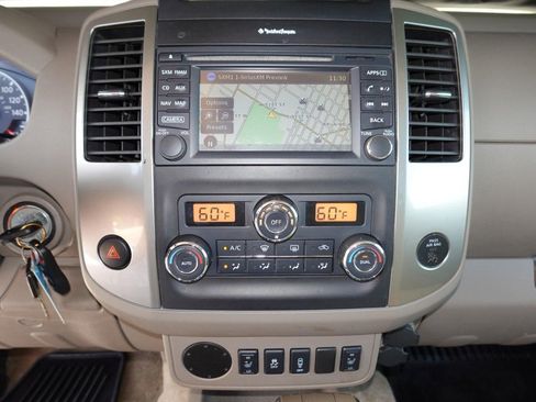 Used 2014 Nissan Frontier 2WD Crew Cab Long Bed image 15