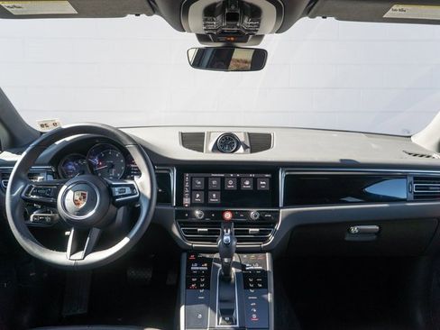 Certified 2025 Porsche Macan image 21