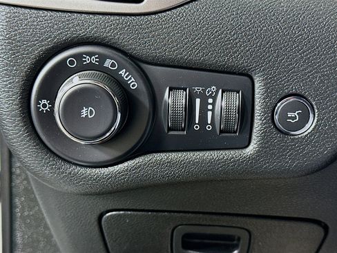 Used 2022 Jeep Cherokee Limited w/ Mopar Interior Package image 17