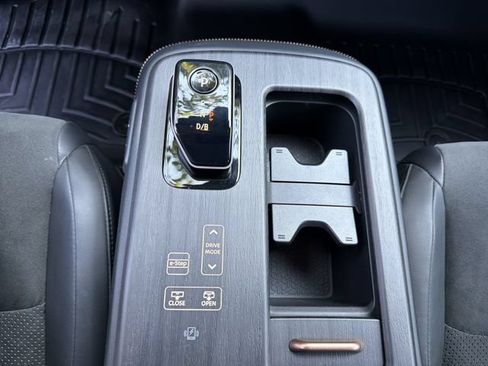 Used 2024 Nissan Ariya FWD image 34