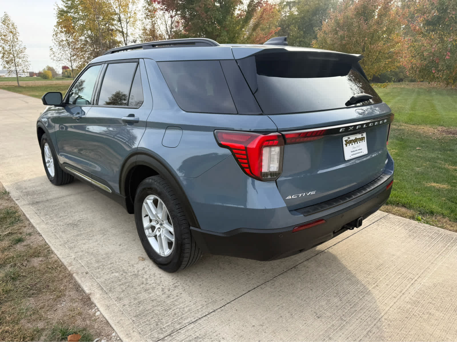 Used 2025 Ford Explorer Active AWD/4WD image 4