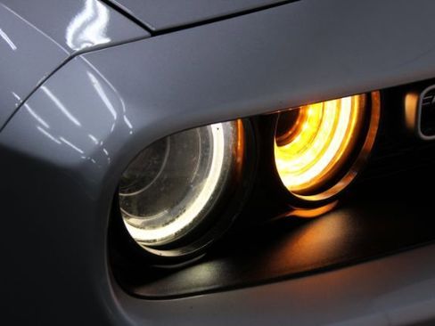 Used 2016 Dodge Challenger SXT image 7