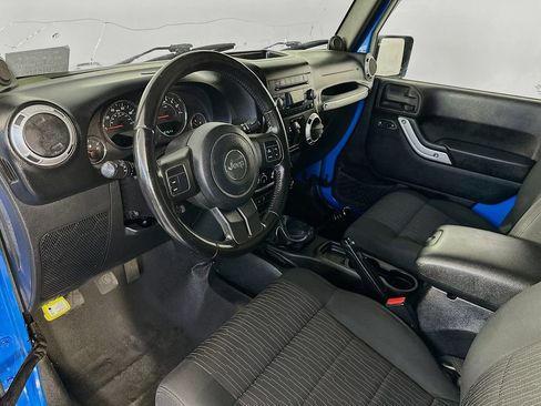 Used 2011 Jeep Wrangler Unlimited Sahara w/ Dual Top Group AWD/4WD image 29