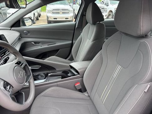 Used 2025 Hyundai Elantra Sport FWD image 5