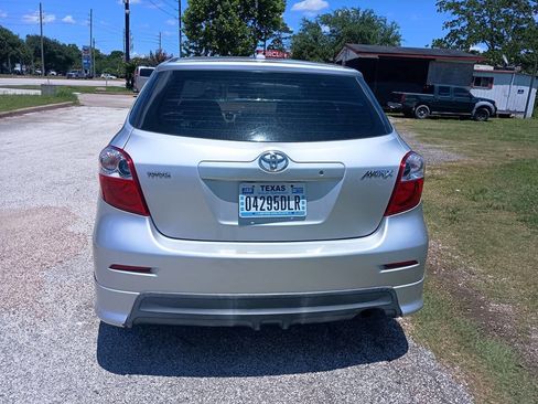 Used 2010 Toyota Matrix FWD image 4