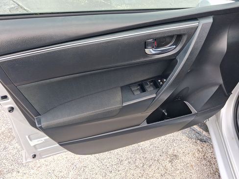 Used 2017 Toyota Corolla LE FWD image 11