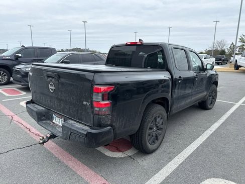 Used 2022 Nissan Frontier SV image 3