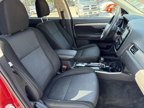 Used 2018 Mitsubishi Outlander ES image 26