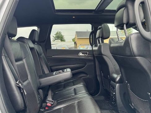 Used 2017 Jeep Grand Cherokee Limited w/ Luxury Group II AWD/4WD image 8