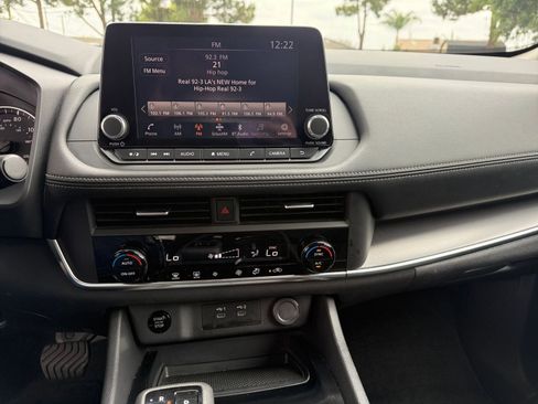 Used 2025 Nissan Rogue SV FWD image 17