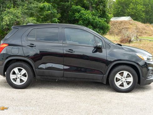 Used 2021 Chevrolet Trax LS w/ Tint and Cruise Package FWD image 4