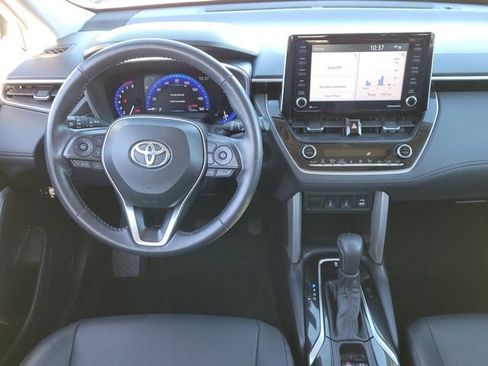 Used 2022 Toyota Corolla Cross XLE image 9