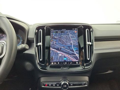 Certified 2022 Volvo XC40 P8 Recharge Plus image 36
