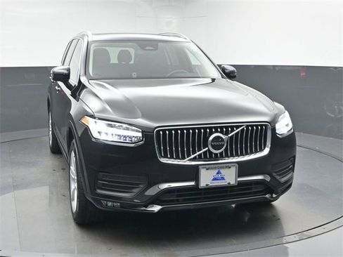 Used 2023 Volvo XC90 B5 Core image 2