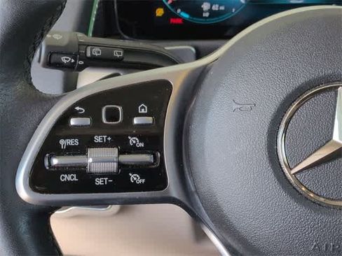 Used 2022 Mercedes-Benz GLB 250 image 25