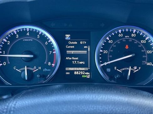 Used 2019 Toyota Highlander XLE image 28