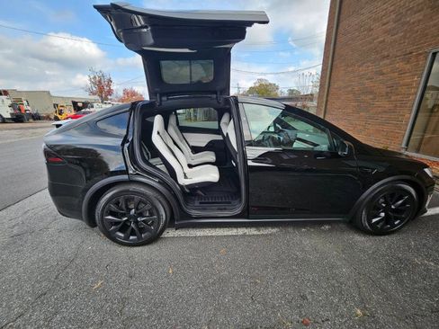 Used 2022 Tesla Model X image 34