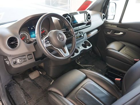 Used 2022 Mercedes-Benz Sprinter 2500 image 25