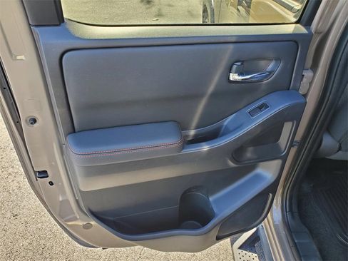 Certified 2022 Nissan Frontier Pro-X image 12