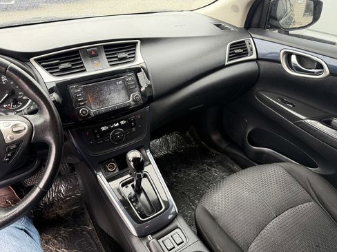 Used 2018 Nissan Sentra SR w/ SR Midnight Edition Package image 13