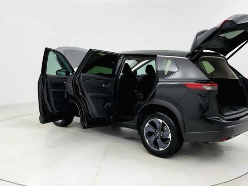 Used 2025 Nissan Rogue SV FWD image 10