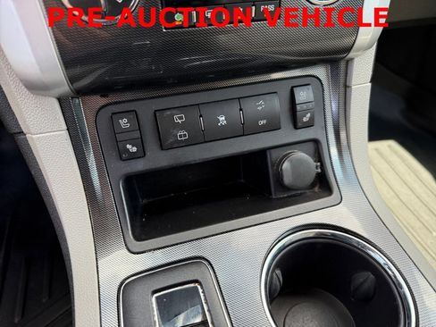 Used 2011 Chevrolet Traverse LTZ AWD/4WD image 19