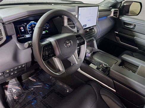 Used 2023 Toyota Tundra Platinum image 10