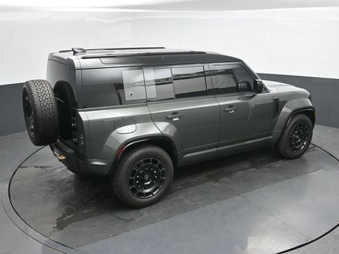 Used 2025 Land Rover Defender 110 AWD/4WD image 33