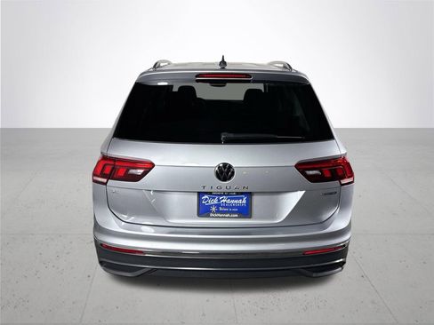 Used 2022 Volkswagen Tiguan SE image 7