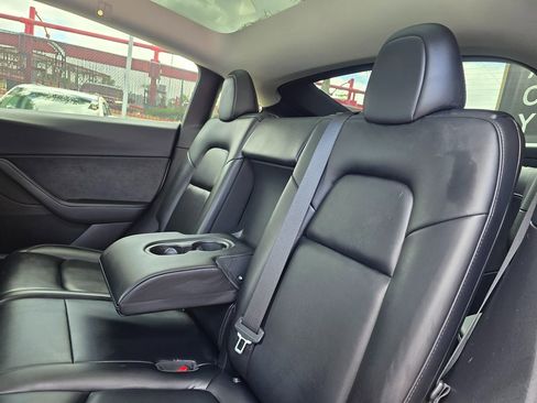 Used 2021 Tesla Model Y Long Range AWD/4WD image 24