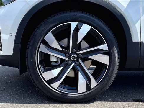 New 2026 Volvo XC40 B5 Ultra w/ Protection Package Premier AWD/4WD image 14
