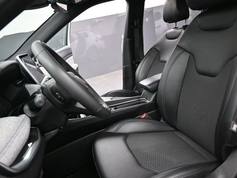 Used 2025 Jeep Compass Latitude AWD/4WD image 19