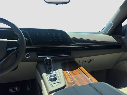Used 2024 Cadillac Escalade Sport Platinum w/ LPO, ONYX Package AWD/4WD image 15