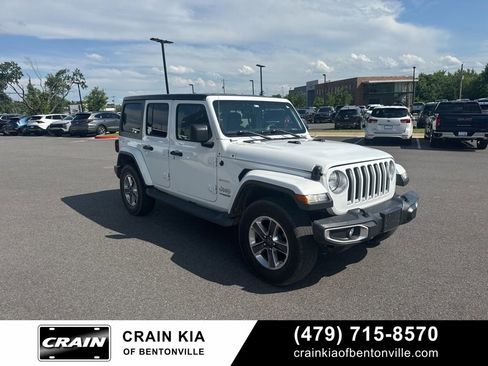 Used 2018 Jeep Wrangler Unlimited Sahara AWD/4WD image 2