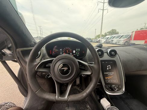 Used 2019 McLaren 570S Spider RWD image 32