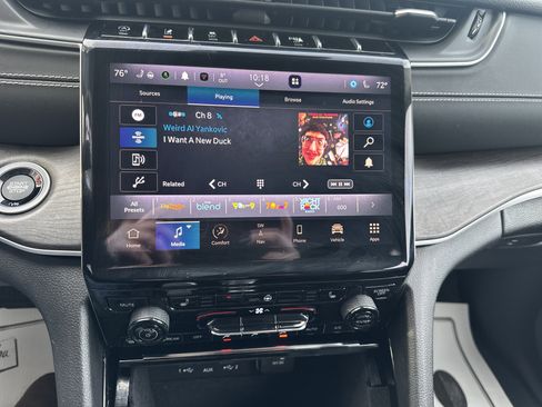 Used 2023 Jeep Grand Cherokee Limited image 25